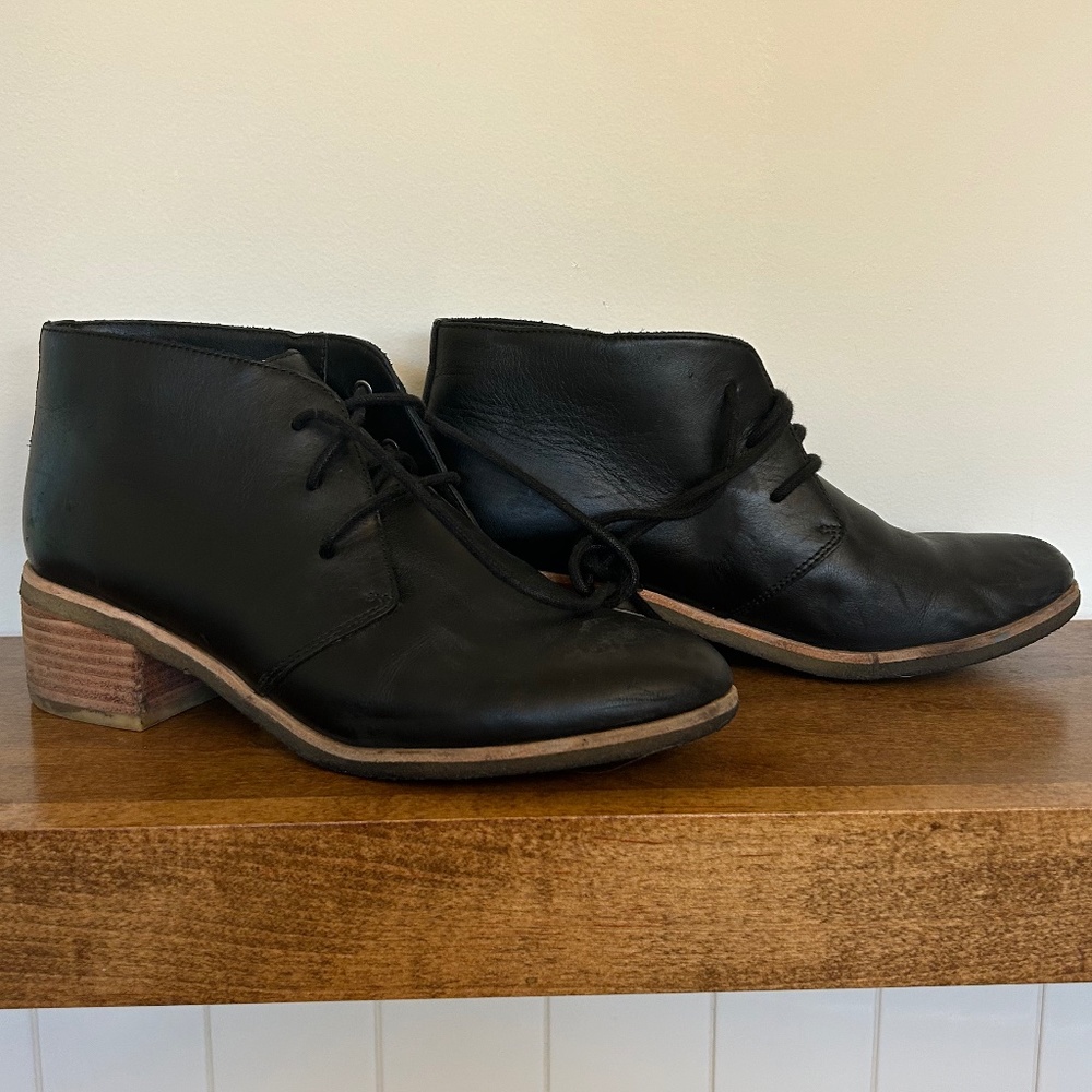 Clarks Heeled Chukka Boot